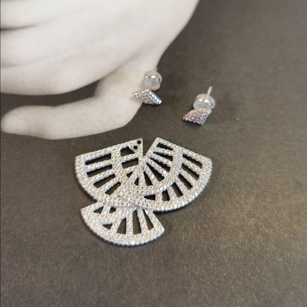 APM Earring - Picture 2 of 2